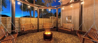 Heated Pool, Sleeps 21, 2 Kitchens, Custom Firepit, Outdoor Oasis, Near Beach