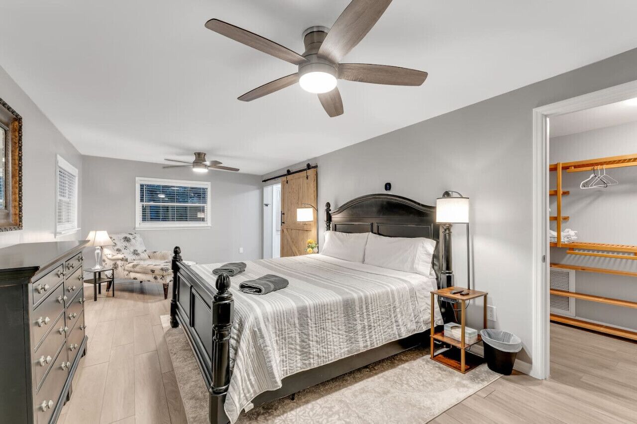 8 bedrooms, in-room safe, desk, iron/ironing board