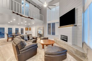 Smart-TV, Kamin, Videospiele, DVD-Player