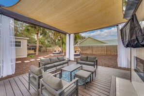 Terrace/patio - Heated Pool, Sleeps 21, 2 Kitchens, Custom Firepit, Outdoor Oasis, Near Beach (Merritt Island)