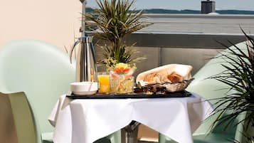 Suite | 1 bedroom, minibar, in-room safe, desk