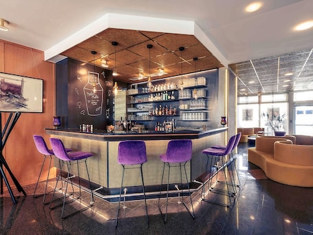 Bar (on property). PLAZA INN Regensburg