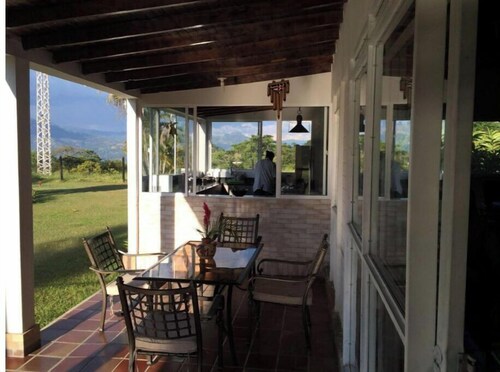 Charming and magical farm, southwest Antioquia, with swimming pool and tennis courts.