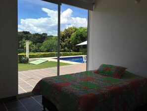 2 bedrooms, desk, iron/ironing board, bed sheets