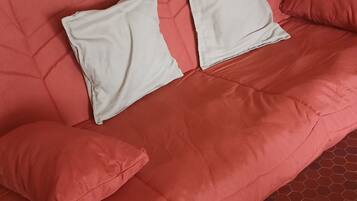 Een televisie en boeken