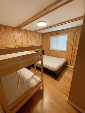 4 habitaciones y ropa de cama