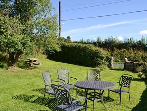 Outdoor dining - 3 bedroom accommodation in Sunderland, near Bassenthwaite (Sunderland, near Bassenthwaite)