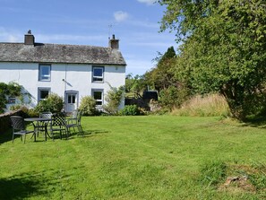 Outdoor dining - 3 bedroom accommodation in Sunderland, near Bassenthwaite (Sunderland, near Bassenthwaite)