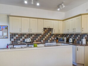 Dishwasher - 3 bedroom accommodation in Deganwy (Deganwy)