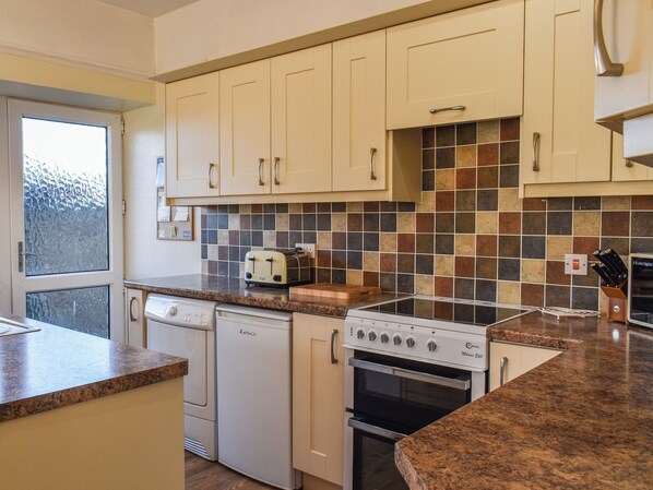 Dishwasher - 3 bedroom accommodation in Deganwy (Deganwy)