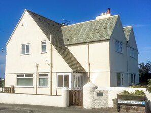 Exterior - 3 bedroom accommodation in Deganwy (Deganwy)