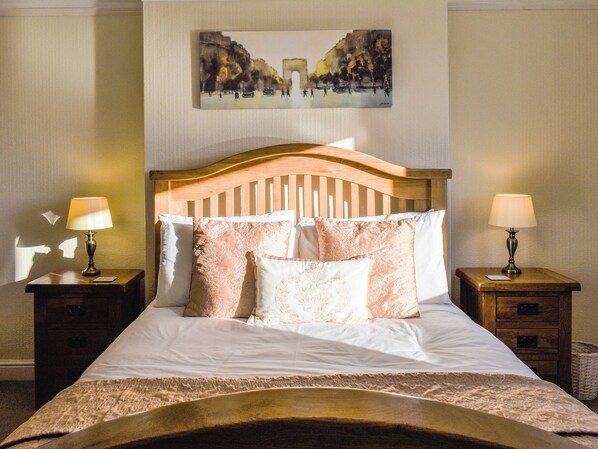 3 bedrooms, free WiFi, bed sheets - 3 bedroom accommodation in Deganwy (Deganwy)