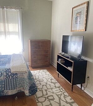 2 bedrooms, desk, travel crib, free WiFi