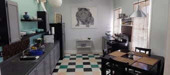 Retro Hipster: Close to downtown, dining and fun
