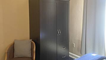 2 bedrooms, desk, travel crib, free WiFi