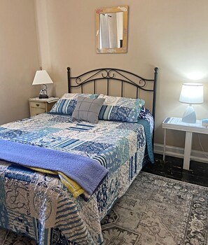 2 bedrooms, desk, travel cot, free WiFi