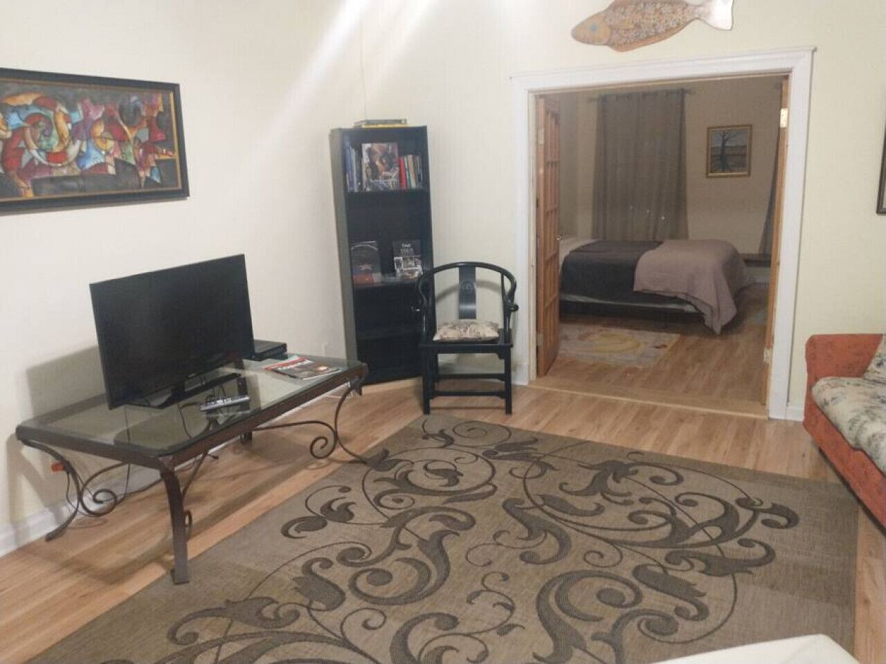 3 bedrooms, desk, iron/ironing board, travel crib