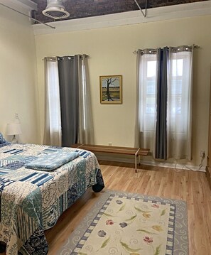 3 bedrooms, desk, iron/ironing board, travel crib