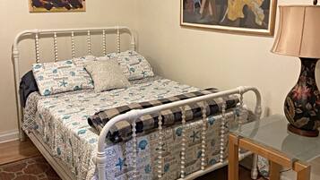 3 bedrooms, desk, iron/ironing board, travel cot