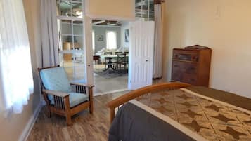 2 bedrooms, desk, iron/ironing board, travel crib