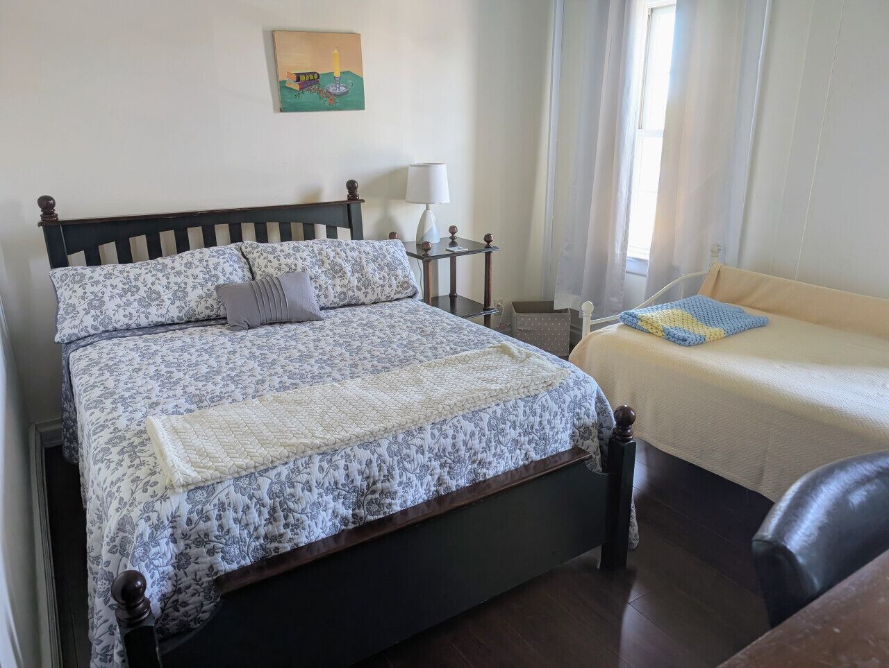 2 bedrooms, desk, iron/ironing board, travel cot