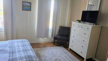 2 bedrooms, desk, iron/ironing board, travel cot