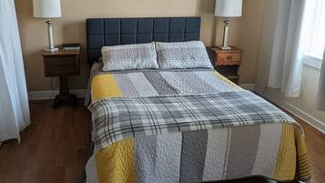 2 bedrooms, desk, iron/ironing board, travel crib