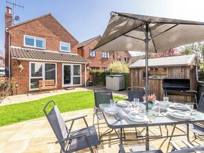 Outdoor dining - 3 bedroom accommodation in Sheringham (Sheringham)