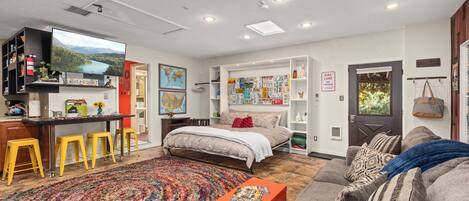 1 habitación, tabla de planchar con plancha, wifi gratis y ropa de cama
