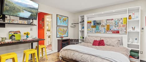1 habitación, tabla de planchar con plancha, wifi gratis y ropa de cama