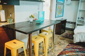 Dining - Cozy King by Red Rocks & Downtown Denver (Wheat Ridge)