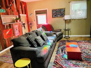 Smart TV, fireplace, books - Cozy King by Red Rocks & Downtown Denver (Wheat Ridge)