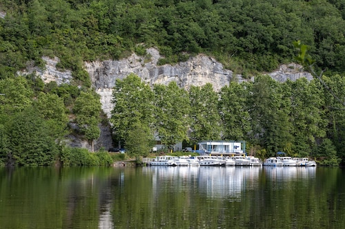 Maison de vigne en bord du Lot / Vineyard house cottage on the banks of the Lot