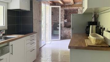 Refrigerador, microondas, horno y parrilla de estufa