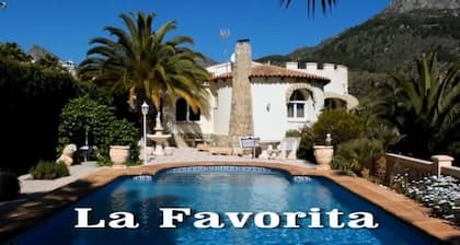 “La Favorita: Mountain Serenity with Ocean Views”