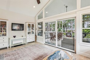 TV, caminetto, tavolo da ping pong