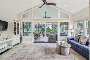 TV, caminetto, tavolo da ping pong