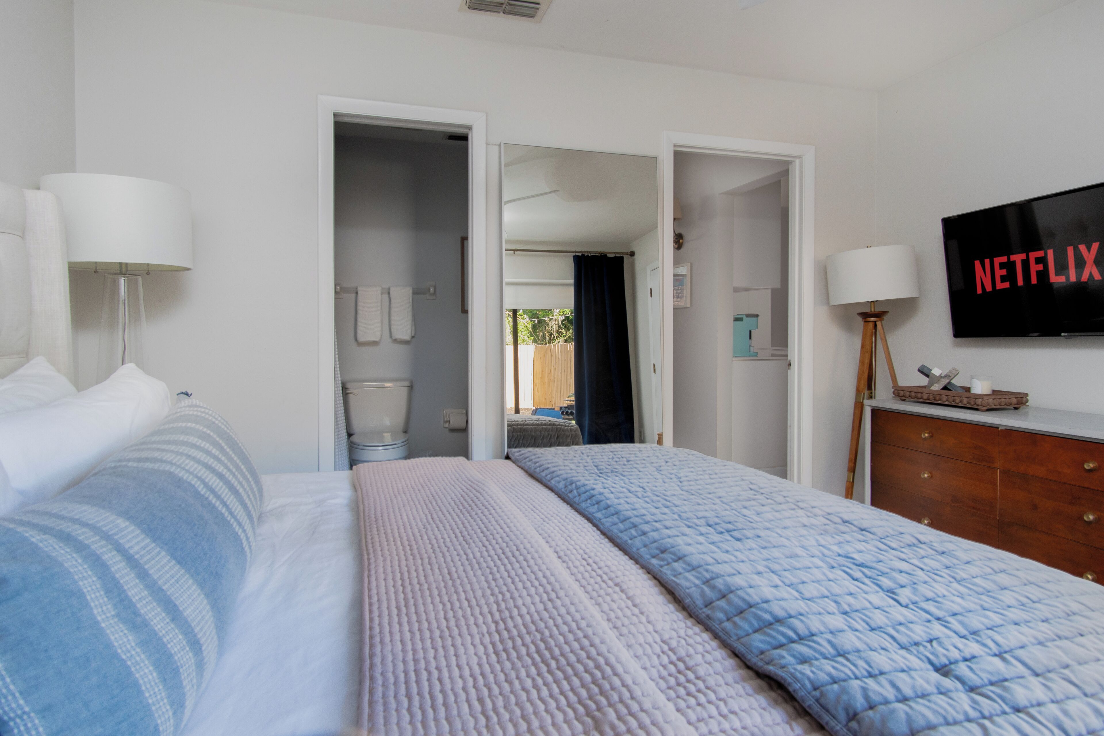 Comfort Room | 2 bedrooms, iron/ironing board, WiFi (free)