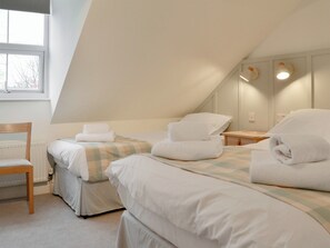 5 bedrooms, free WiFi, bed sheets