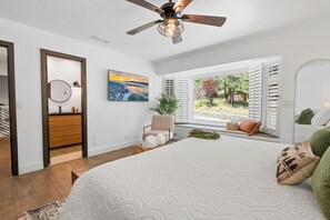5 bedrooms, in-room safe, iron/ironing board, travel crib - OpenConcept/Lake Access 5 BedRoom/10beds/GatedBackyard/SwingSet/GameRM BonusRoom (Lake Arrowhead)