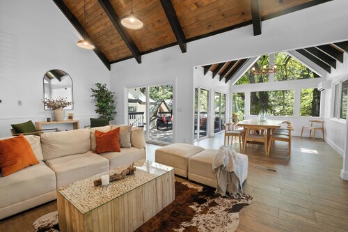 OpenConcept/Lake Access 5 BedRoom/10beds/GatedBackyard/SwingSet/GameRM BonusRoom