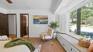 5 bedrooms, in-room safe, iron/ironing board, travel crib