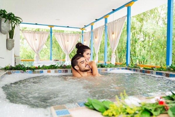 Couples treatment room(s), body treatments, hydrotherapy, aromatherapy - HOTEL HACIENDA SANTA CLARA (Santa Rosa de Cabal)
