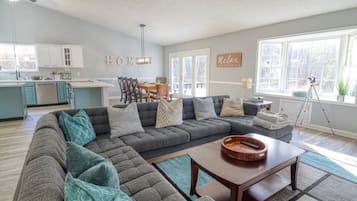 Smart-TV, Kamin, Videospiele, TischfuĂball