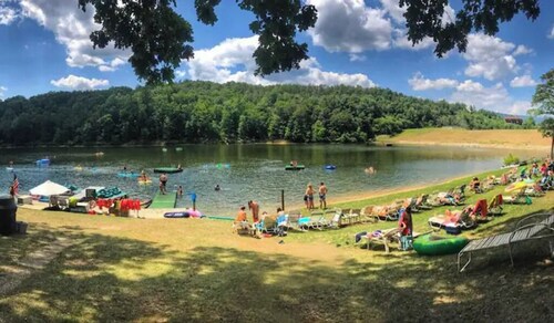 Spacious & Secluded Mountain Retreat by Bryce Resort: Ski, Mtn Bike, Game room