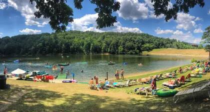 Spacious & Secluded Mountain Retreat by Bryce Resort: Ski, Mtn Bike, Game room