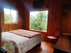 1 bedroom, bed sheets - Beautiful tiny house, in the middle of the forest. (ancud)
