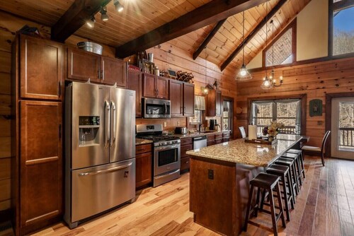 Pet & kid friendly Cabin in Bryson City!