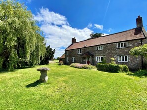 Exterior - 3 bedroom accommodation in Winford, near Cheddar (Winford, near Cheddar)