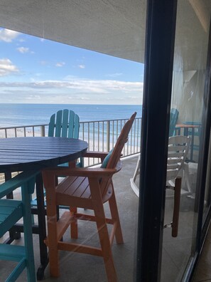 Outdoor dining - Beach View Every Room~5th Story Top Floor~2 Pools~Relax~Sea Turtles Hatching! (Gulf Shores)